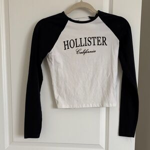 hollister black and white long sleeved shirt